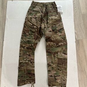 Camouflage Men's/womans  Pants Army issue fatigues/ New with tags/size in photo